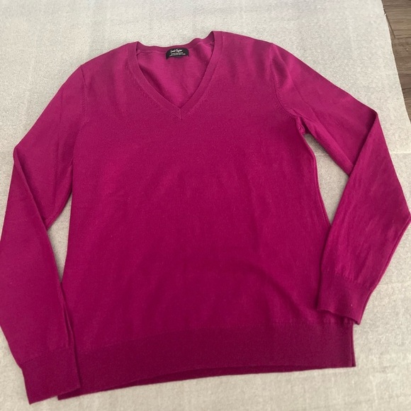 [US:L] Lord Taylor Dark Pink Extra Fine Merino Wool V Neck Sweater - Picture 2 of 7